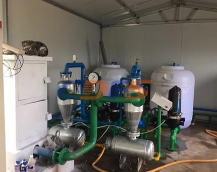 離心過濾器安裝現(xiàn)場(chǎng)